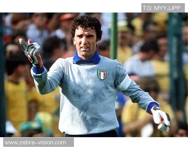 世界首位足球球星的传奇故事与历史地位解析