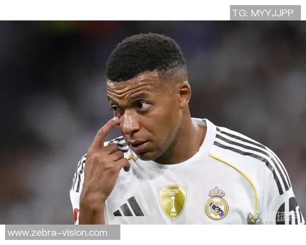 姆巴佩手球事件引发热议 网友对其公正性和裁判判罚展开激烈讨论