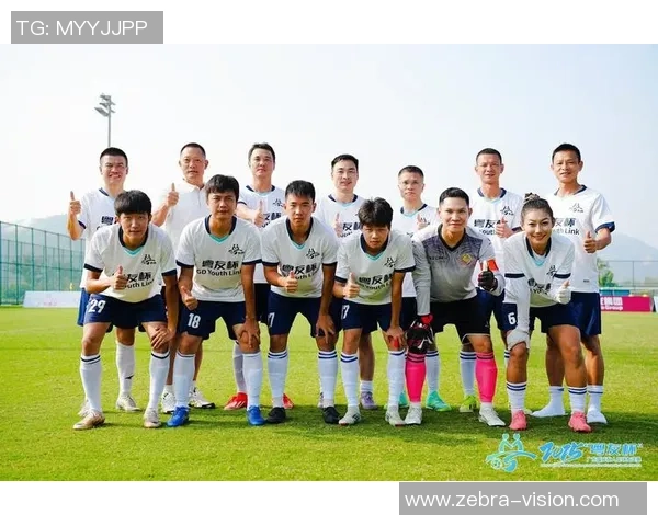 绿茵场上情谊长久见证足球巨星之间深厚友谊